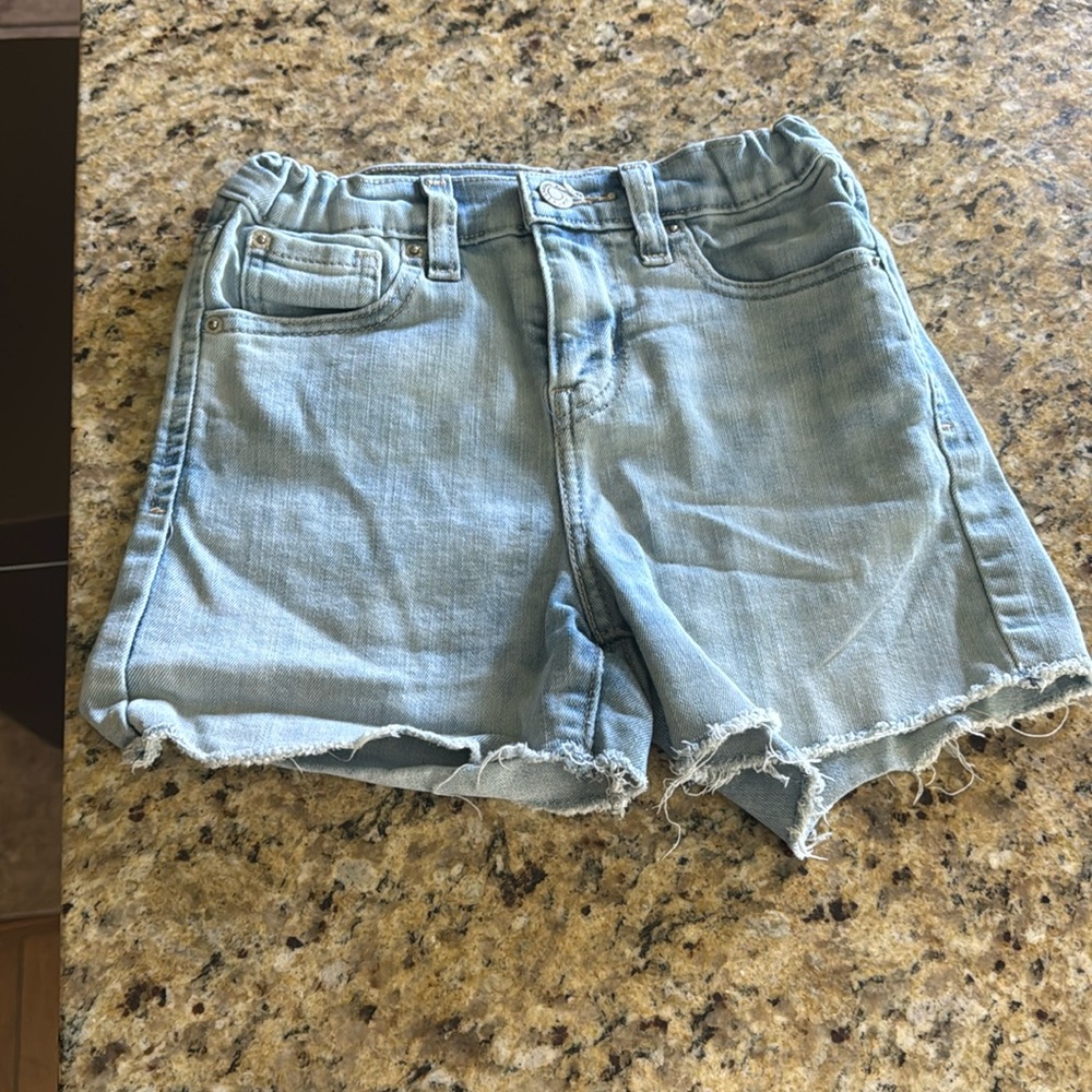 Girls Levi, high-rise shorts light wash